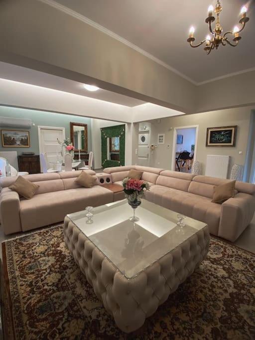 λabirinthia Apartment *